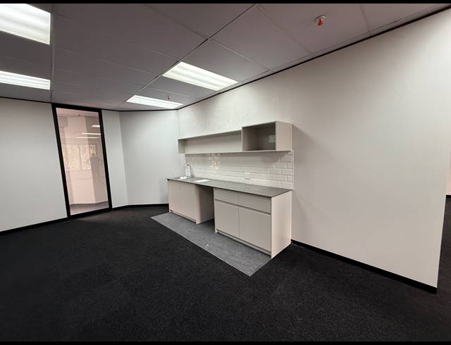 108M² OFFICE TO LET IN PARKTOWN